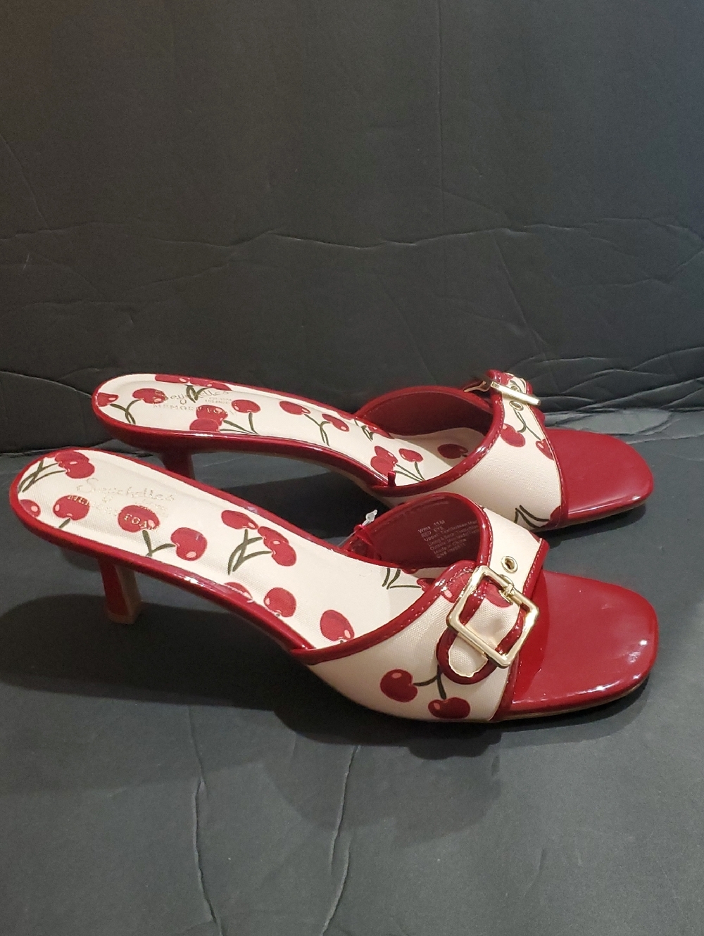 Seychelles red patent cherry print memory foam buckle strap kitten heels size 11 - Picture 2 of 13